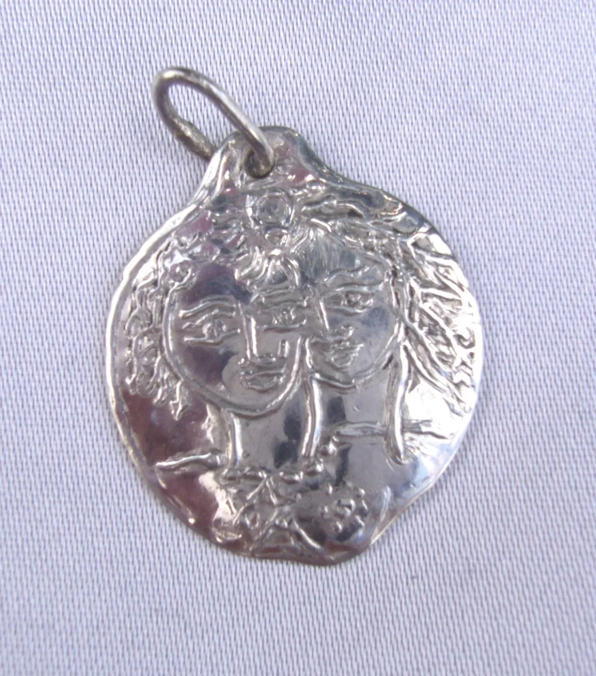 Collier,bague,anneaux en or et or-platiné-paladié 750-800-900/1000
