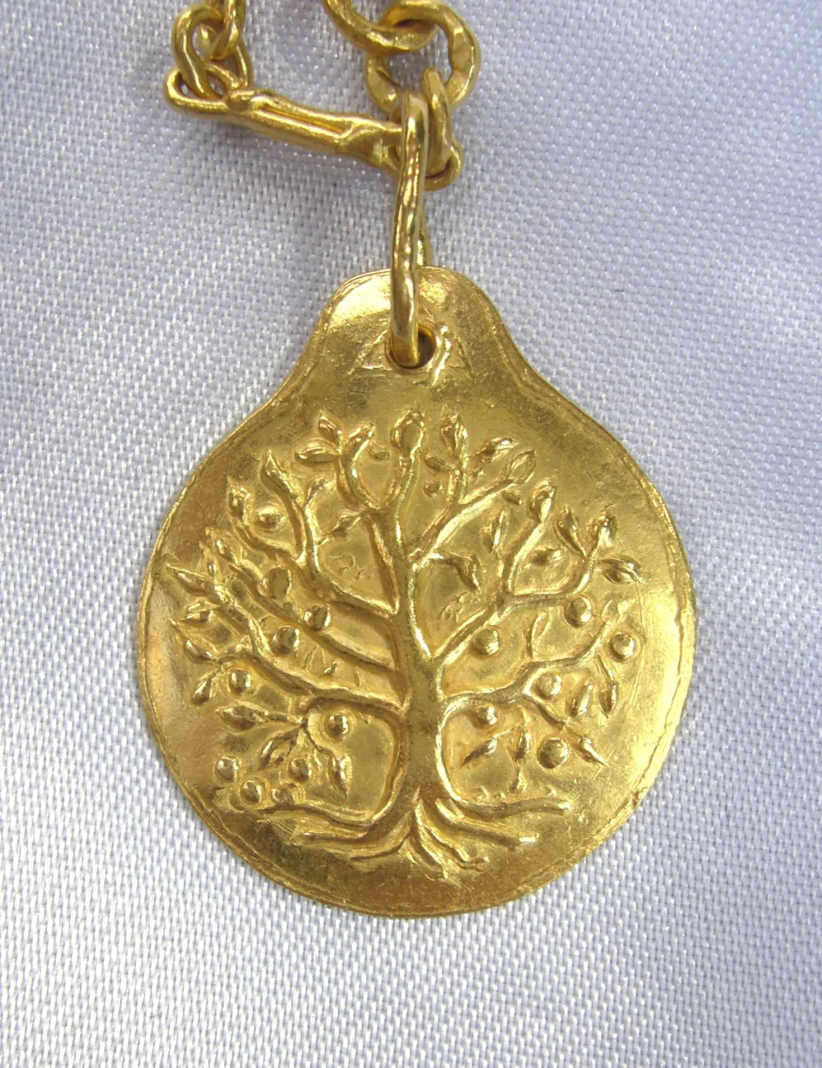 Collier,bague,anneaux en or et or-platiné-paladié 750-800-900/1000