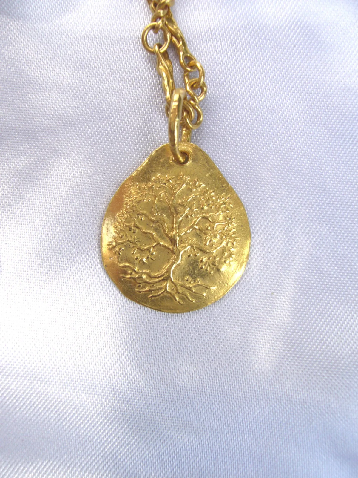 Collier,bague,anneaux en or et or-platiné-paladié 750-800-900/1000