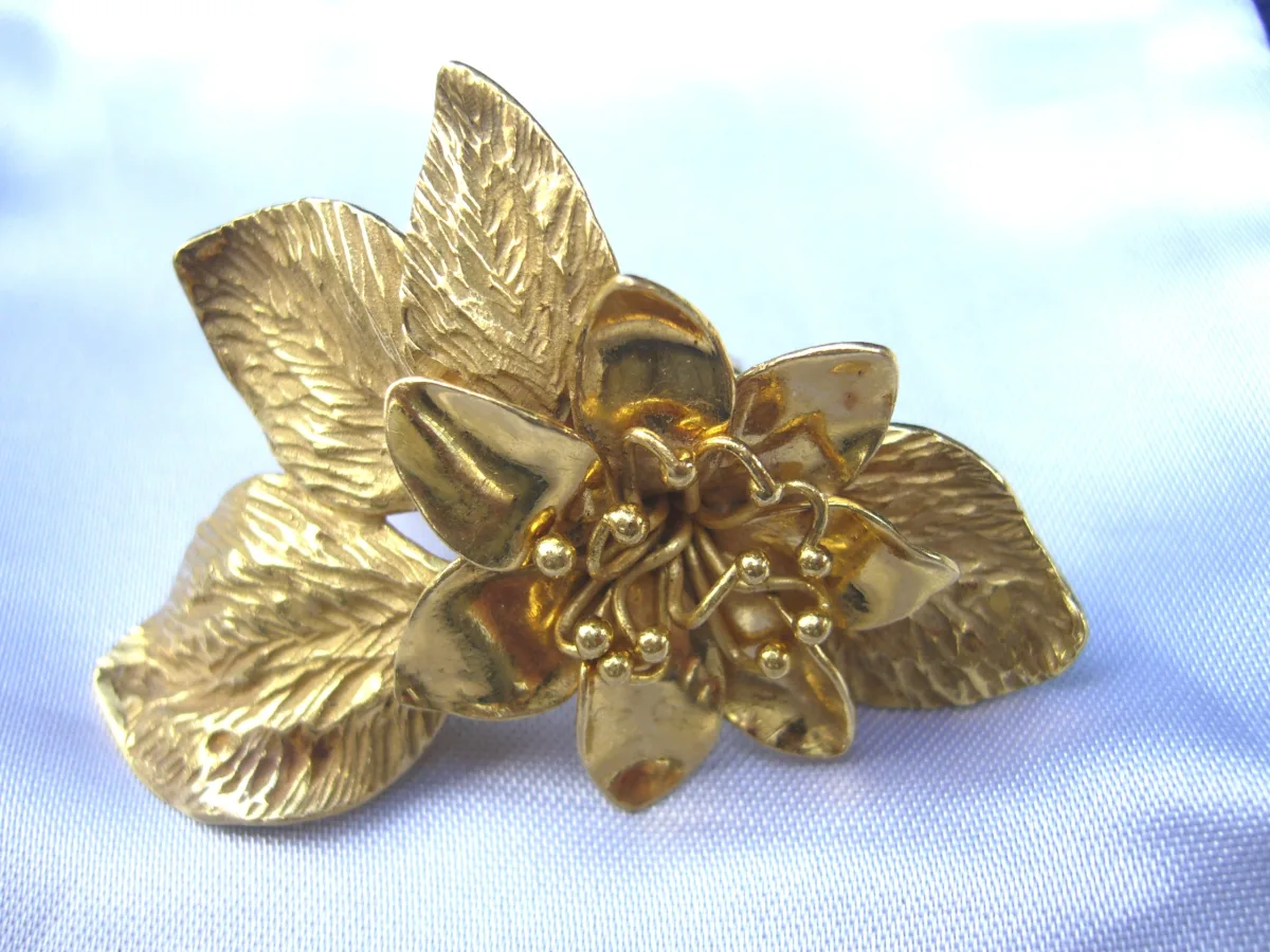 Collier,bague,anneaux en or et or-platiné-paladié 750-800-900/1000