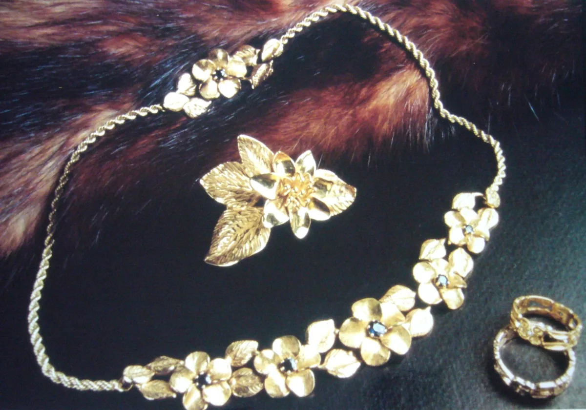 Collier,bague,anneaux en or et or-platiné-paladié 750-800-900/1000