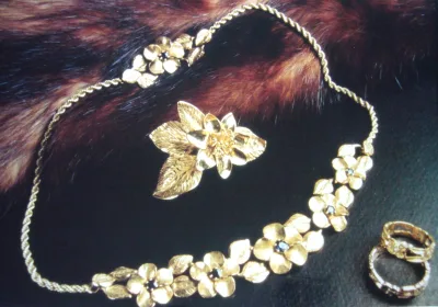 Collier,bague,anneaux en or et or-platiné-paladié 750-800-900/1000