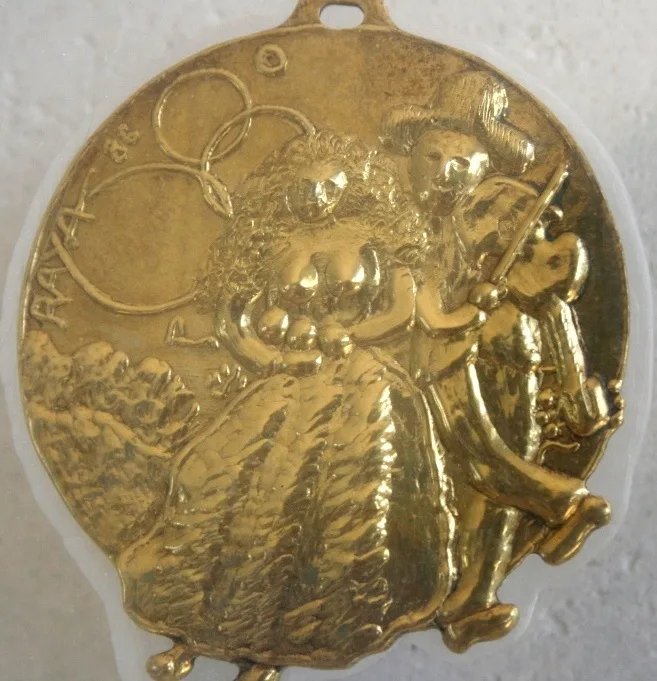 Collier,bague,anneaux en or et or-platiné-paladié 750-800-900/1000